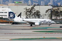 N622AS @ KLAX - Alaska Airlines Boeing 737-790, ASA564 arriving from KPDX, is on TWY B at KLAX. - by Mark Kalfas