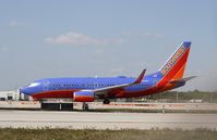 N484WN @ KFLL - Boeing 737-700 - by Mark Pasqualino