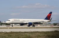 N551NW @ KFLL - Boeing 757-200