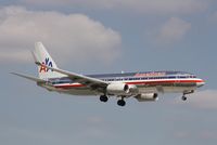 N909NN @ KMIA - Boeing 737-800 - by Mark Pasqualino