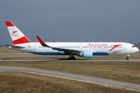 OE-LAT @ VIE - Austrian Airlines - by Chris Jilli