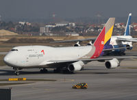 HL7414 @ LOWW - Asiana Airlines Boeing 747 - by Thomas Ranner