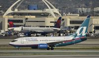 N285AT @ KLAX - Taxiing to gate at LAX - by Todd Royer