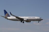N73256 @ KMIA - Boeing 737-800