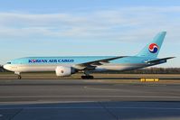 HL8226 @ LOWW - Korean Air Boeing 777-200 - by Dietmar Schreiber - VAP