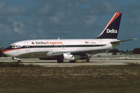 N303DL @ KFLL - Delta Express 737-200