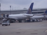 N566UA @ IAH - 757-222 - by christian maurer