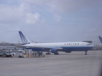 N648UA @ IAH - boeing 767-300 - by christian maurer