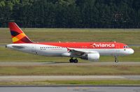 PR-AVP @ SBGR - Avianca A320 taxiing out - by FerryPNL