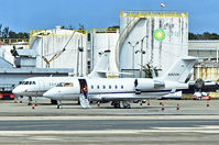 N900H @ TJSJ - N900H 1991 Canadair Ltd CL-600-2B16 C/N 5080

Hoak Travel Inc

San Juan - Luis Muñoz Marin International (SJU / TJSJ)
Puerto Rico, March 30, 2013
Tomás Del Coro - by Tomás Del Coro
