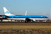 PH-BDS @ EHAM - KLM Boeing 737-400 landing at Amsterdam Schiphol airport, the Netherlands. - by Henk van Capelle