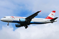 OE-LBS @ VIE - Austrian Airlines - by Chris Jilli