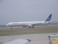 N57862 @ IAH - 757-33N - by christian maurer
