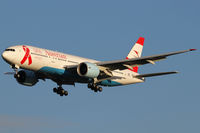 OE-LPC @ VIE - Austrian Airlines