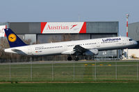 D-AIRF @ VIE - Lufthansa - by Chris Jilli