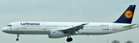 D-AIDM @ EDDL - Lufthansa, on short finals RWY 23L at Düsseldorf Int´l (EDDL) - by A. Gendorf