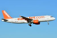 G-EZUM @ EHAM - Easyjet A320 landing - by FerryPNL