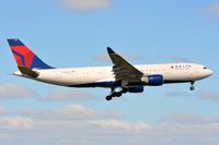 N859NW @ EHAM - Delta A332 - by FerryPNL