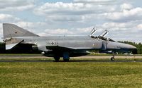 38 24 @ ETSN - taxying to the flightline