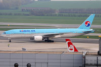 HL7765 @ VIE - Korean Air - by Chris Jilli