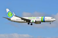 PH-HSD @ EHAM - Transavia B738 landing in AMS - by FerryPNL