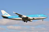 PH-BFR @ EHAM - KLM B744 landing in AMS - by FerryPNL