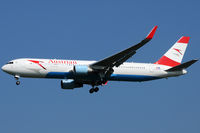 OE-LAE @ VIE - Austrian Airlines - by Chris Jilli