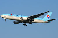 HL7752 @ VIE - Korean Air - by Chris Jilli