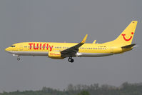 D-AHFW @ LOWW - Tui Fly Boeing 737 - by Thomas Ranner