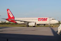 PR-MBC @ SBVT - TAM A320 in VIX - by FerryPNL