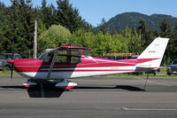 N7022E @ FHR - Nice colorscheme on this 1960 model Cessna - by Duncan Kirk