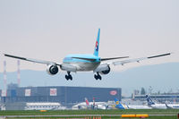 HL8251 @ VIE - Korean Air Cargo