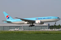 HL8251 @ VIE - Korean Air Cargo