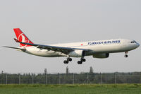 TC-JNH @ VIE - Turkish Airlines