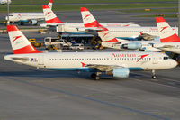 OE-LBS @ VIE - Austrian Airlines