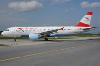 OE-LBN @ LOWW - Austrian Airlines Airbus 320 with Tyrolean sticker