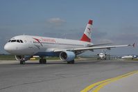 OE-LBO @ LOWW - Austrian Airlines Airbus 320 with Tyrolean sticker