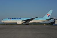HL7764 @ LOWW - Korean Air Boeing 777-200 - by Dietmar Schreiber - VAP