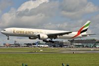 A6-EGQ @ EIDW - On short finals for r/w 28 - by Robert Kearney