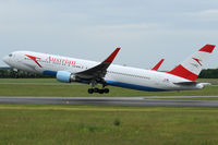 OE-LAZ @ VIE - Austrian Airlines - by Chris Jilli