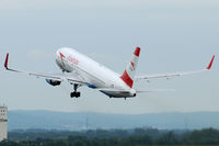 OE-LAW @ VIE - Austrian Airlines - by Chris Jilli