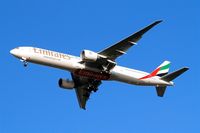 A6-ECH @ EGLL - Boeing 777-31HER [35581] (Emirates Ailines) Home~G 26/11/2009 - by Ray Barber