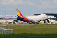HL7436 @ VIE - Asiana Airlines - by Chris Jilli
