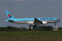 HL7764 @ LOWW - Korean Air Boeing 777 - by Thomas Ranner
