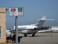 N800WF @ OXR - 2005 Raytheon HAWKER 800XP, two Honeywell TFE731-5BR-1H Turbofans 4.660 shp each, Extended Performance model - by Doug Robertson