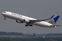 N676UA @ EDDM - N676UA