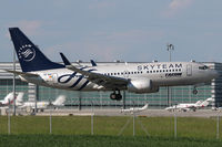 YR-BGF @ VIE - Tarom