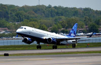 N294JB @ KDCA - Landing DCA   - by Ronald Barker
