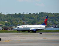 N376DA @ KDCA - Landing DCA - by Ronald Barker