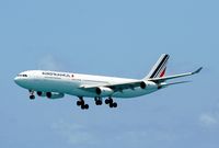 F-GNII @ TNCM - Landing at Princess Juliana Airport on rwy10 - by Dirk Fierens